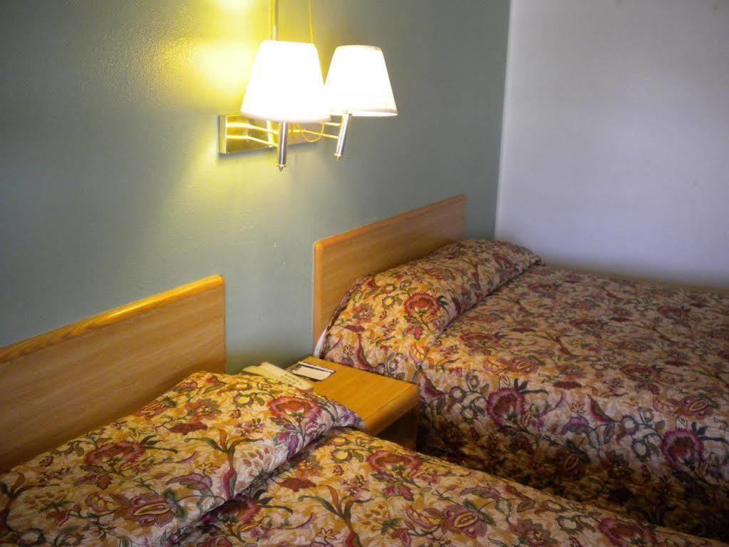 Best Economy Inn & Suites Bakersfield Bagian luar foto