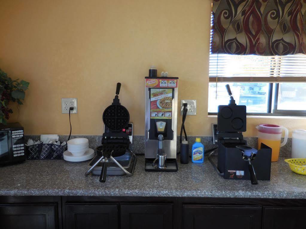 Best Economy Inn & Suites Bakersfield Bagian luar foto