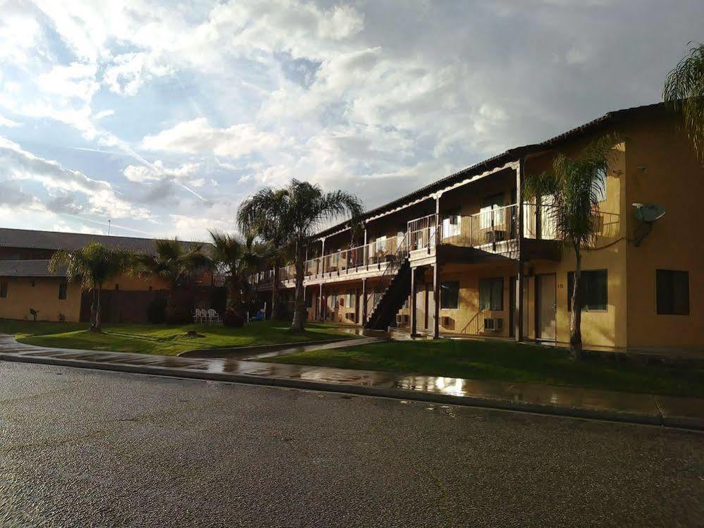 Best Economy Inn & Suites Bakersfield Bagian luar foto